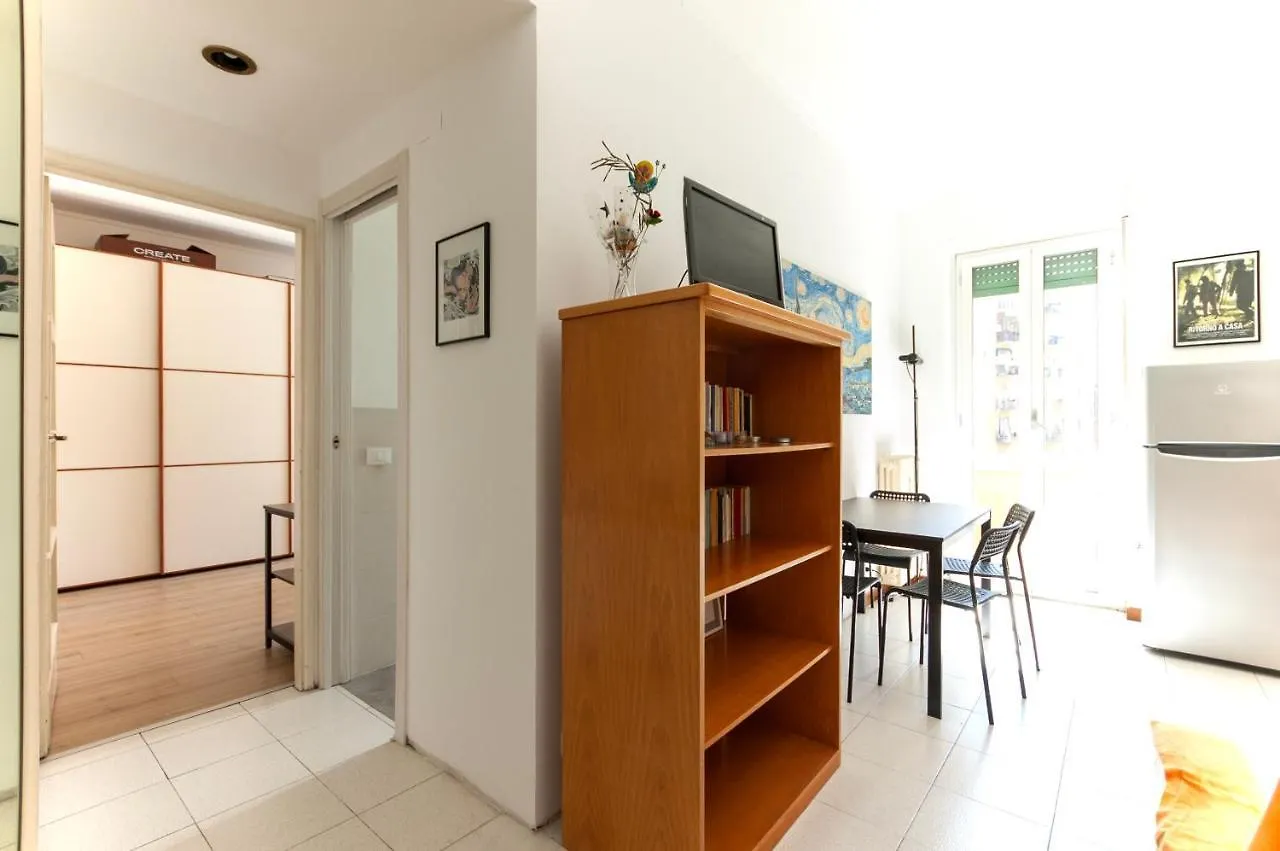 Apartment Youhosty - Osoppo 7 Milan Italy