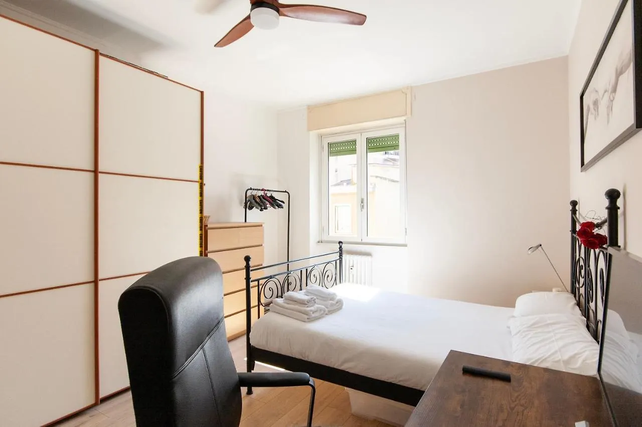 Apartment Youhosty - Osoppo 7 Milan Italy